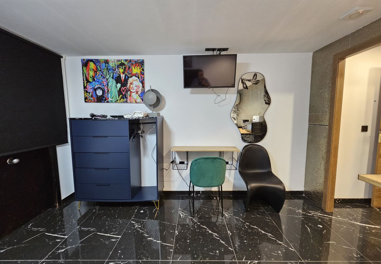 Estudio en Benidorm - Apartamentos Sin ventana Benidorm Black 8